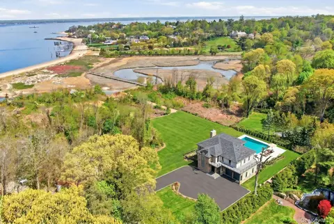 29 Soundview Ln, North Hempstead, NY 11050