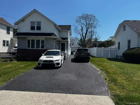 25 Wood Ave, Patchogue, NY 11772