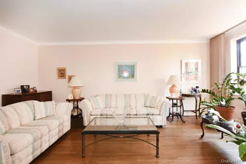 143-50 Hoover Ave #416, Jamaica, NY 11435