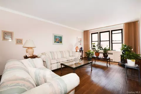 143-50 Hoover Ave #416, Jamaica, NY 11435