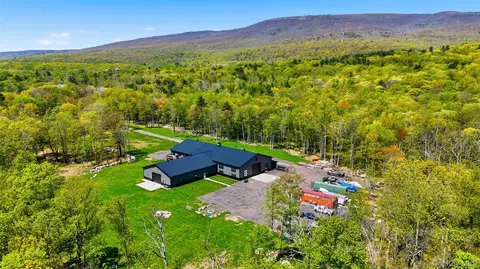51 Redder Rd, Shawangunk, NY 12566