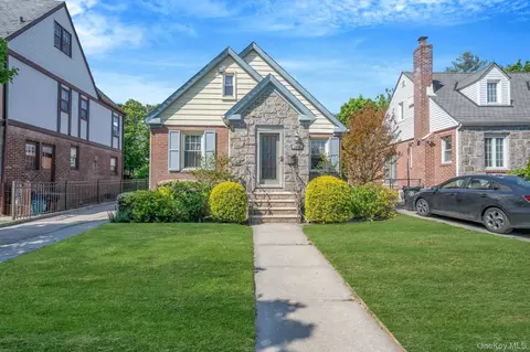 50-06 215th St, Bayside, NY 11364