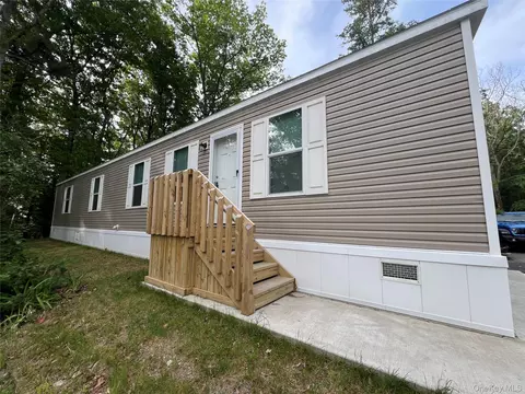 15 Holly Ct, Mamakating, NY 12721