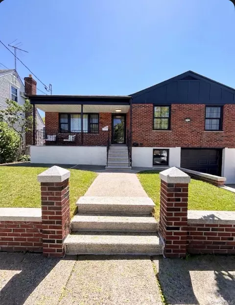 3266 Lucerne St, New York, NY 10465