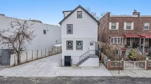 1148 E 211th St, New York, NY 10469