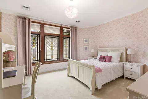 Bedroom - 3 Olde Hamlet Dr, Jericho, NY 11753 photo 4 of 6
