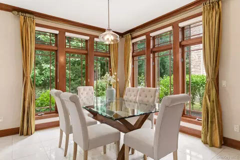 Dining - 3 Olde Hamlet Dr, Jericho, NY 11753 photo 2 of 4