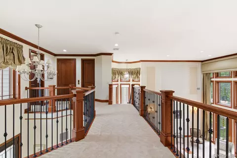 Entry Way - 3 Olde Hamlet Dr, Jericho, NY 11753 photo 2 of 3