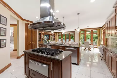 Kitchen - 3 Olde Hamlet Dr, Jericho, NY 11753 photo 3 of 4