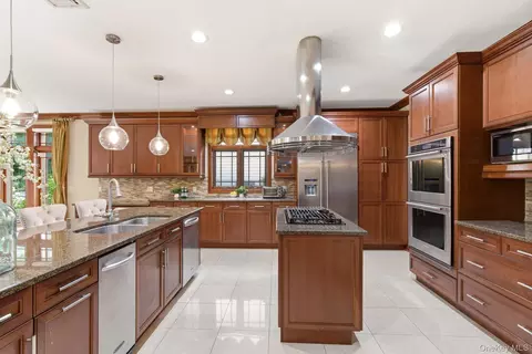 Kitchen - 3 Olde Hamlet Dr, Jericho, NY 11753 photo 1 of 4