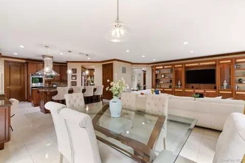 Dining - 3 Olde Hamlet Dr, Jericho, NY 11753 photo 3 of 4