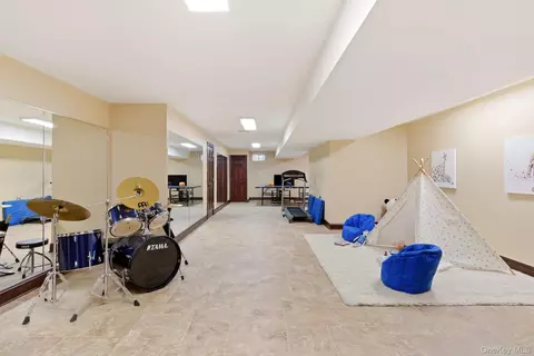 Other - 3 Olde Hamlet Dr, Jericho, NY 11753 photo 6 of 10