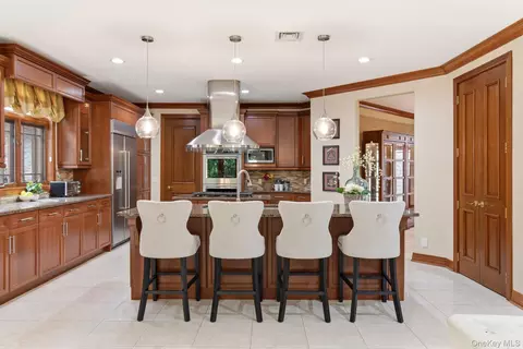 Kitchen - 3 Olde Hamlet Dr, Jericho, NY 11753 photo 2 of 4