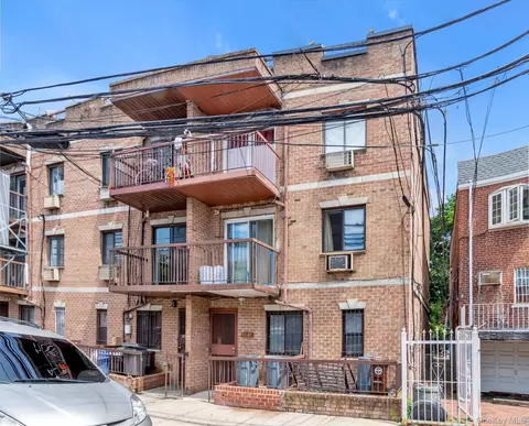 58-07 Van Cleef St, New York, NY 11368