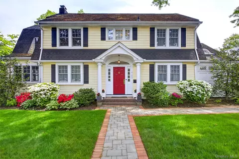 146 Onderdonk Ave, North Hempstead, NY 11030