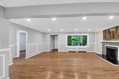 Living - 7 Rutledge Rd, Mount Pleasant, NY 10595 photo 2 of 4