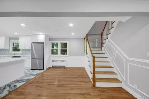 Entry Way - 7 Rutledge Rd, Mount Pleasant, NY 10595 photo 2 of 4