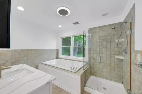 Bath - 7 Rutledge Rd, Mount Pleasant, NY 10595 photo 2 of 4
