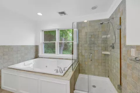 Bath - 7 Rutledge Rd, Mount Pleasant, NY 10595 photo 3 of 4