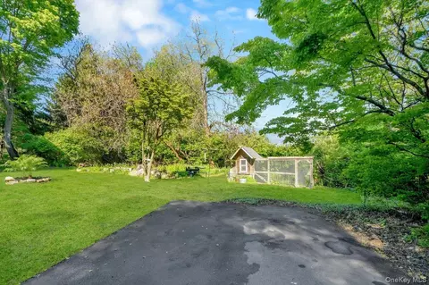 Exterior - 7 Rutledge Rd, Mount Pleasant, NY 10595 photo 3 of 4