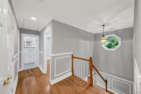Entry Way - 7 Rutledge Rd, Mount Pleasant, NY 10595 photo 4 of 4