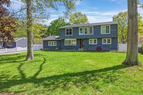 1189 Terry Rd, Ronkonkoma, NY 11779