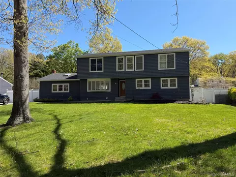 1189 Terry Rd, Ronkonkoma, NY 11779