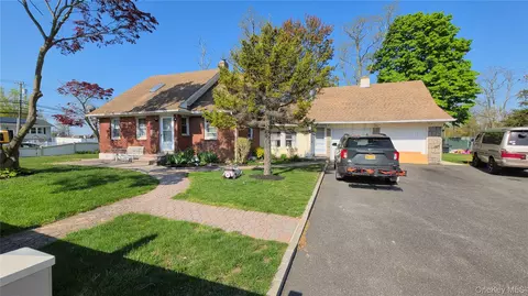 136 1st St, Brentwood, NY 11717