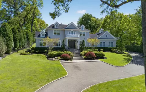 32 Elm St, Woodbury, NY 11797