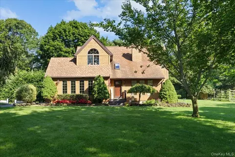 595 Greenfields Ln, Southold, NY 11971