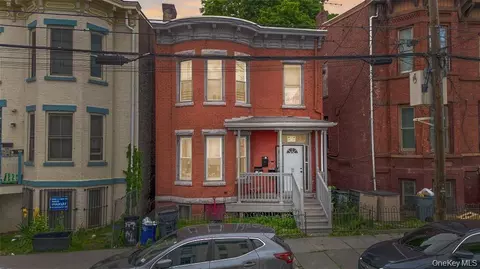 52 Lander St, Newburgh, NY 12550