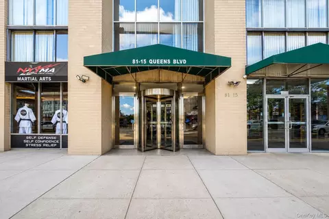 81-15 Queens Boulevard 7c, New York, NY 11373