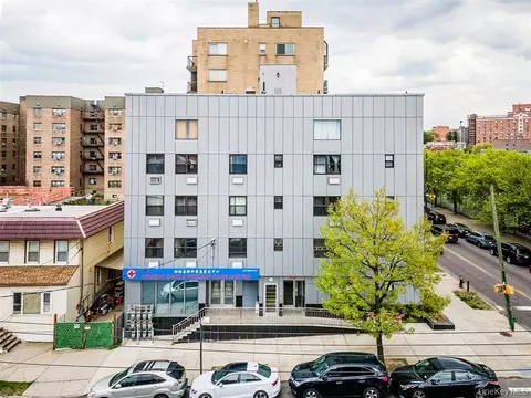 31-47 137th St #3C, Flushing, NY 11354