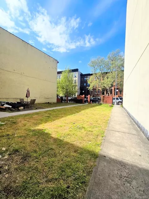 474 Hancock St, New York, NY 11233
