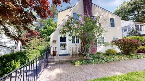 15 Woodbine Rd, Greenburgh, NY 10533