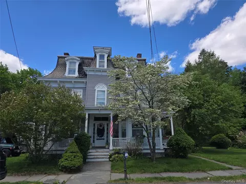 25 Delaware St, Port Jervis, NY 12771