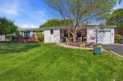 33 Fraternity Ln #200, Stony Brook, NY 11790