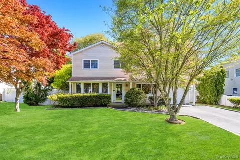 18 Columbine Ln, Kings Park, NY 11754