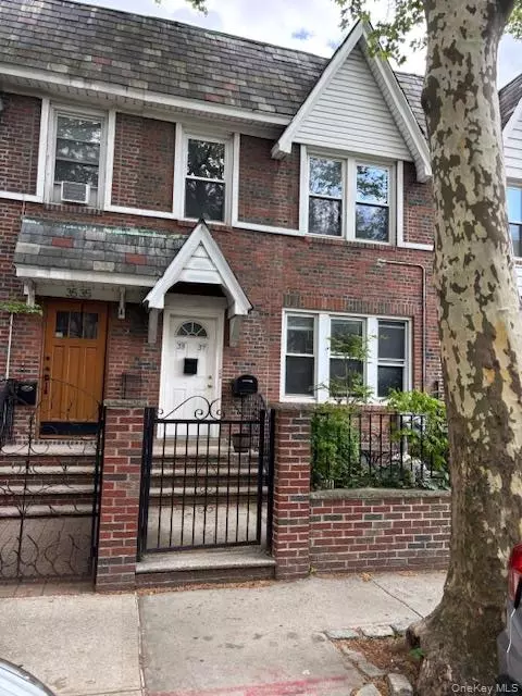 3537 28th St, Astoria, NY 11106