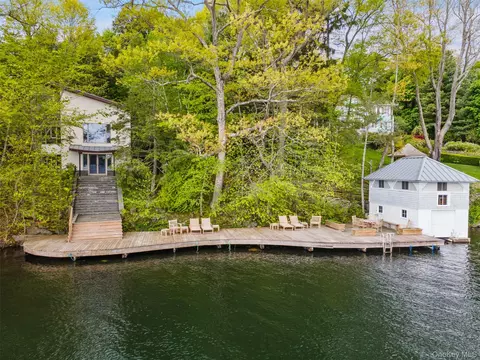 324 W Lake Blvd, Mahopac, NY 10541