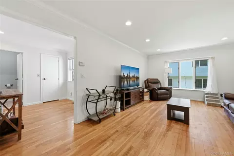 515 High St #18, Port Jefferson, NY 11777