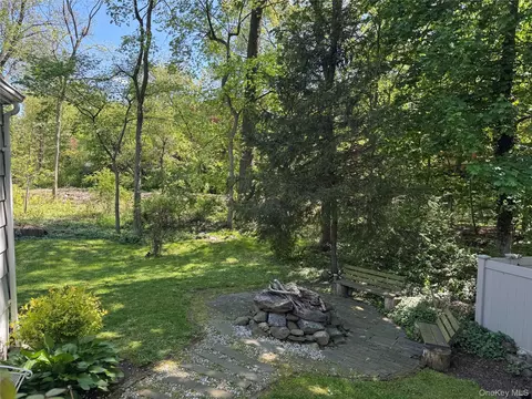 21 Benedict Rd, Greenburgh, NY 10607 photo 2