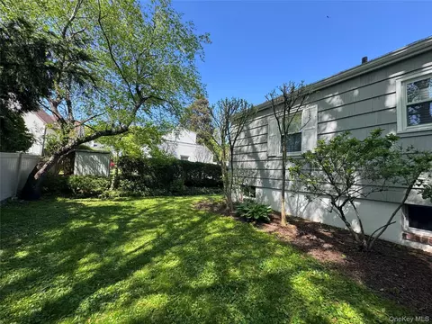 21 Benedict Rd, Greenburgh, NY 10607 photo 3