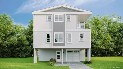 33 Farrell St, Long Beach, NY 11561