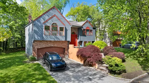 284 Schenck Ave, North Hempstead, NY 11021