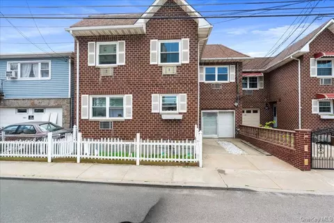 187 Beach 59th St, Arverne, NY 11692