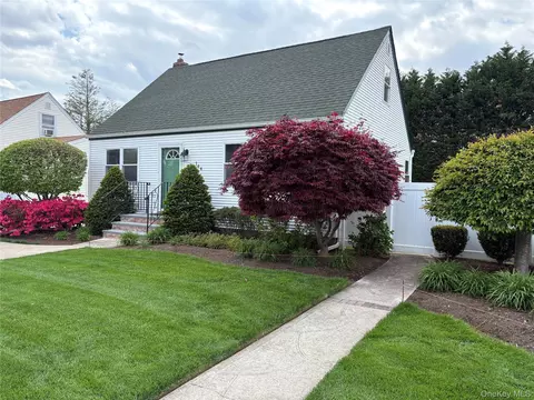 144 Cottage Blvd, Hicksville, NY 11801