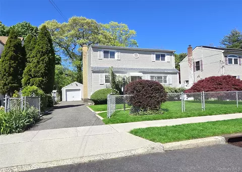 597 Woodland Dr, Hempstead, NY 11550