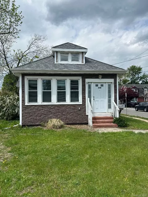 295 Conklin St #295, Farmingdale, NY 11735