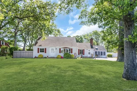 431 Cherry Ave, West Sayville, NY 11796